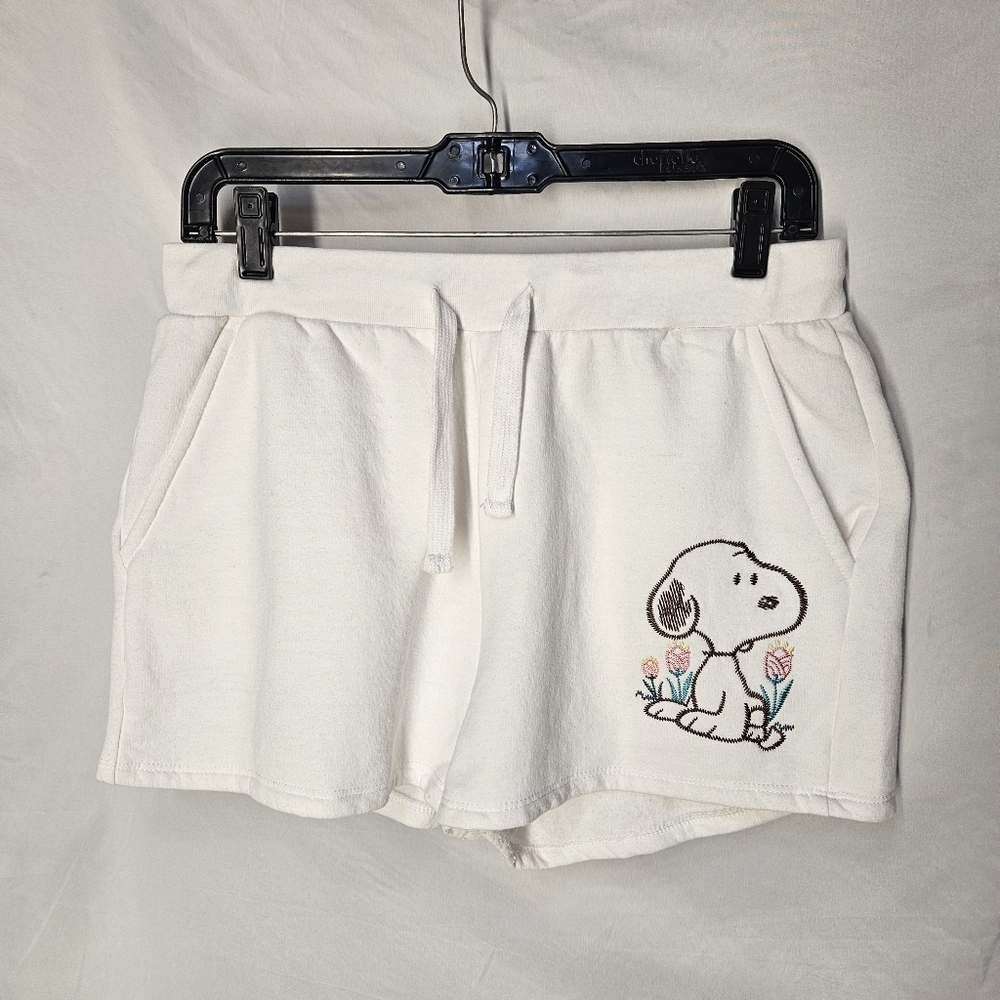 - PEANUTS Snoopy -JR white shorts with drawstring. Size Large